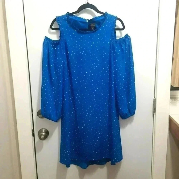 Cold shoulder dress - Picture 1 of 3